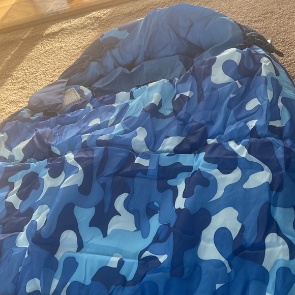 Ozark trail youth sleeping bag - Picture 1 of 4
